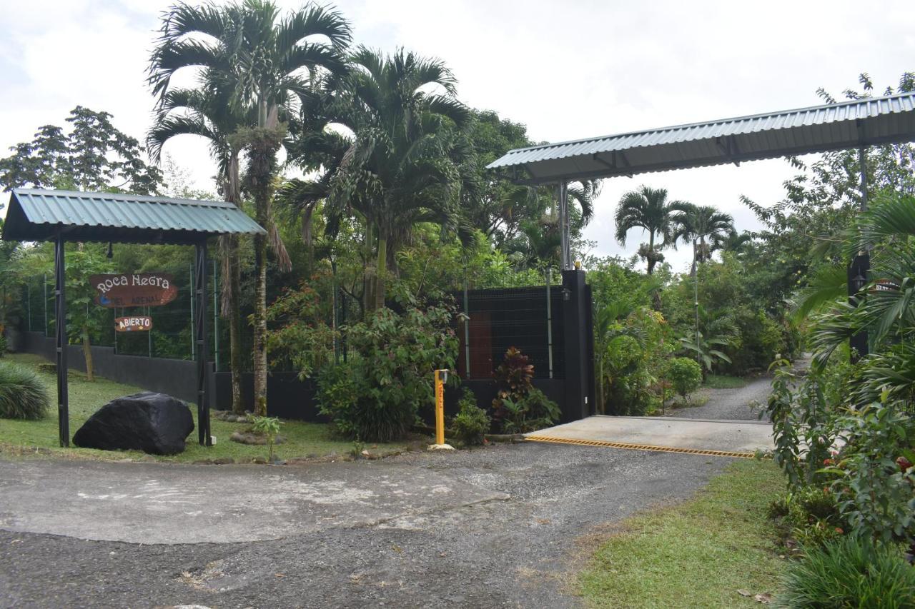 Hotel Roca Negra Del Arenal La Fortuna Bagian luar foto