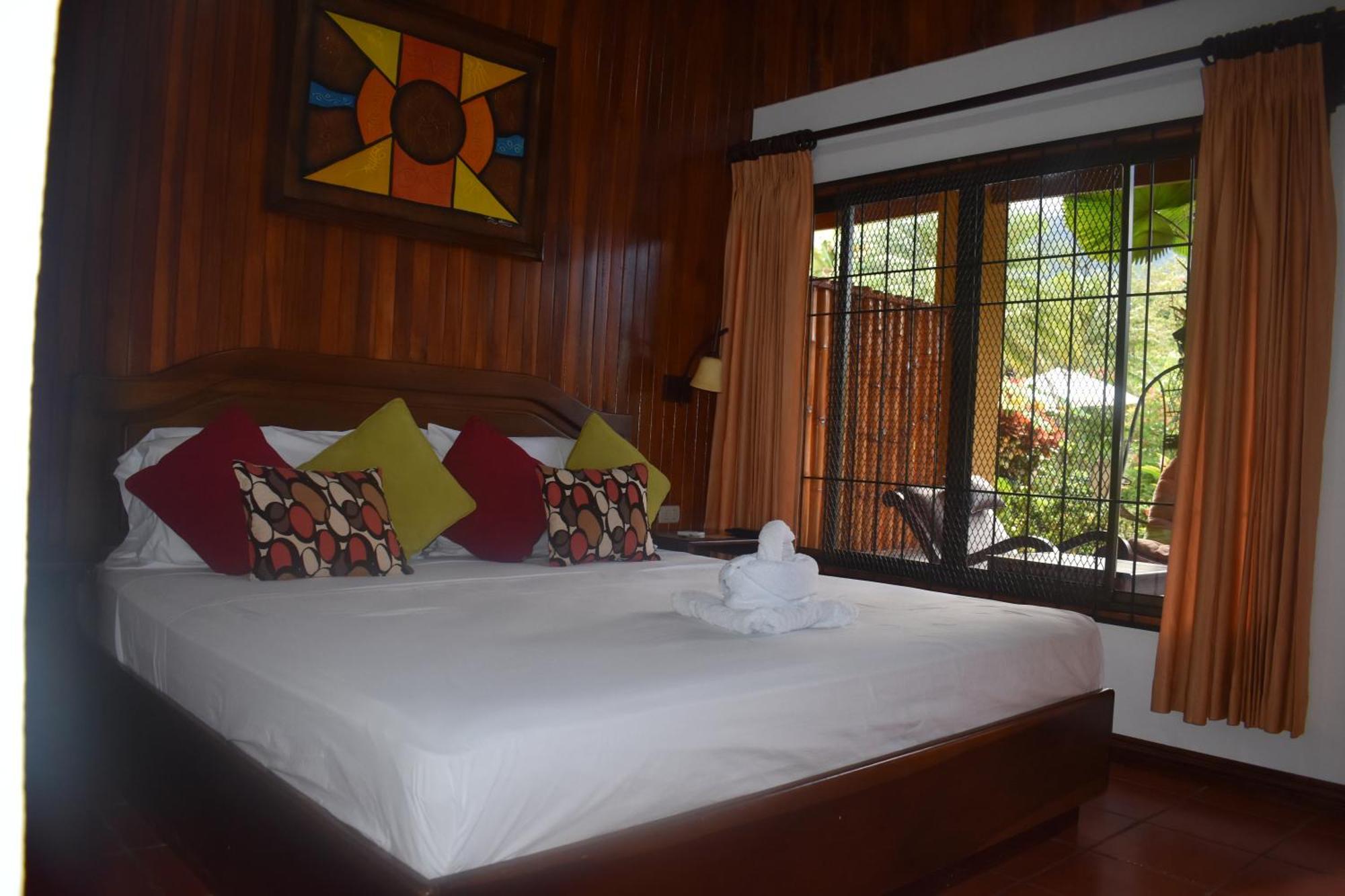Hotel Roca Negra Del Arenal La Fortuna Ruang foto