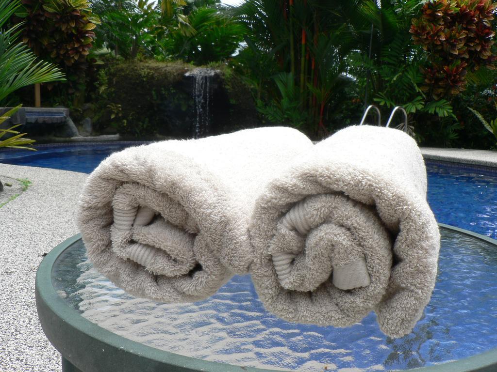 Hotel Roca Negra Del Arenal La Fortuna Bagian luar foto